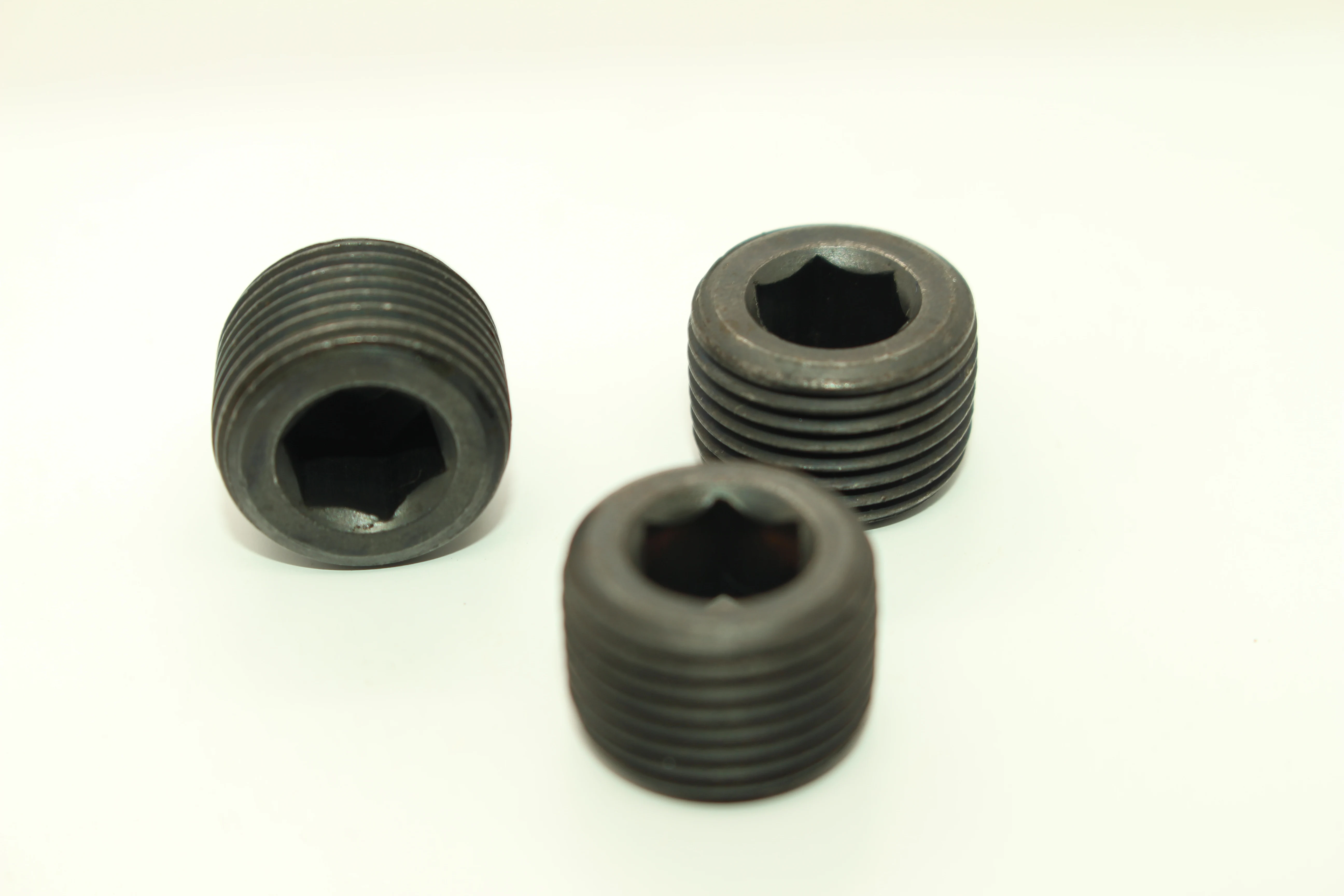 Hexagon socket pipe plugs