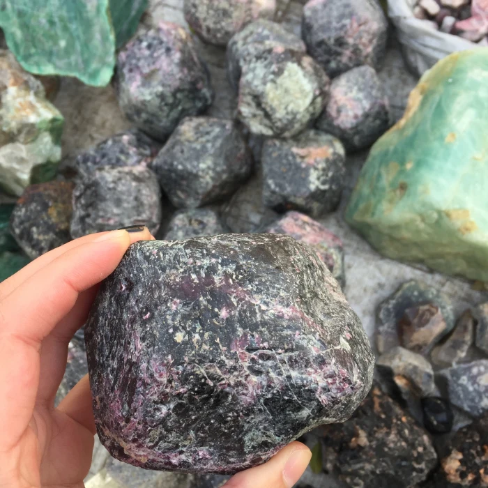 Wholesale Natural Gemstone Rough Garnet Stone Semi Precious Stone