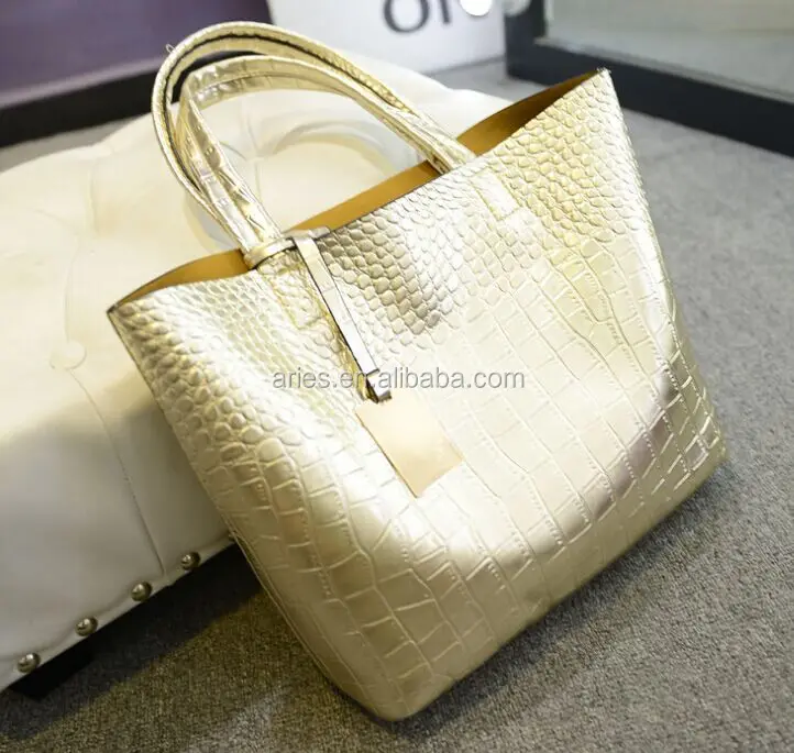 Женская сумка-мессенджер с крокодиловым узором