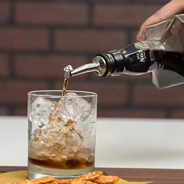 Stainless Steel Wine Stopper Spout Dispenser Free Flow Pourers Olive Oil Liquor Bottle Pourer with Flip-top Cover