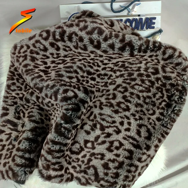 Plush short pile 100% polyester leopard print faux fur fabric