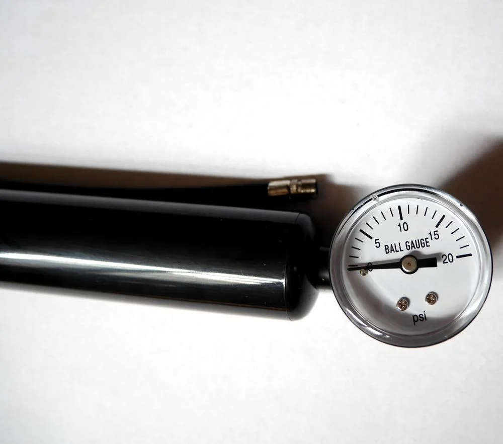 XY-804CG 12inch Good Quality Plastic Inflating Ball Air Pump With Gas-pressure Meter