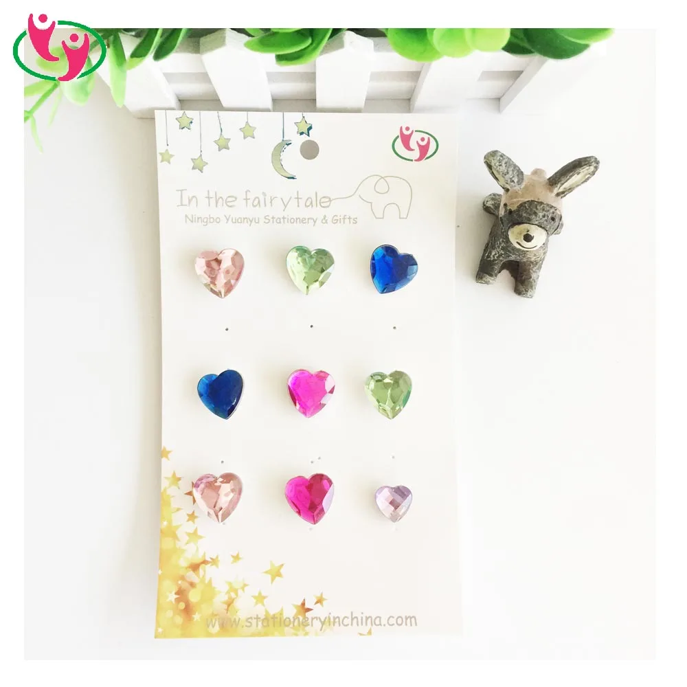 Необычные булавки в форме сердца с кристаллами