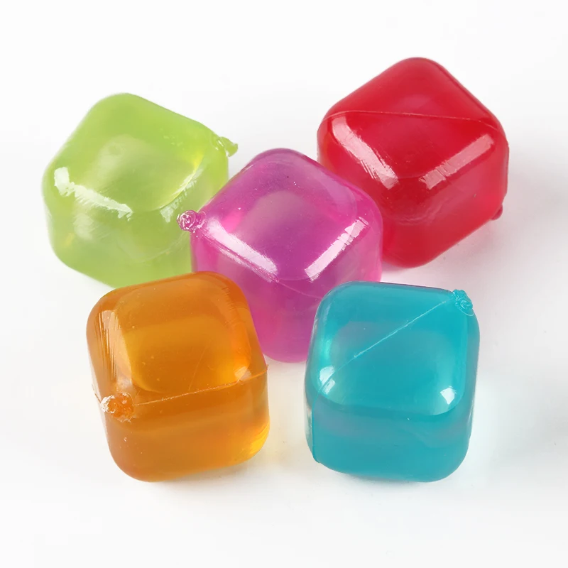2.5cm Plastic Reusable Square Shape Ice Cube