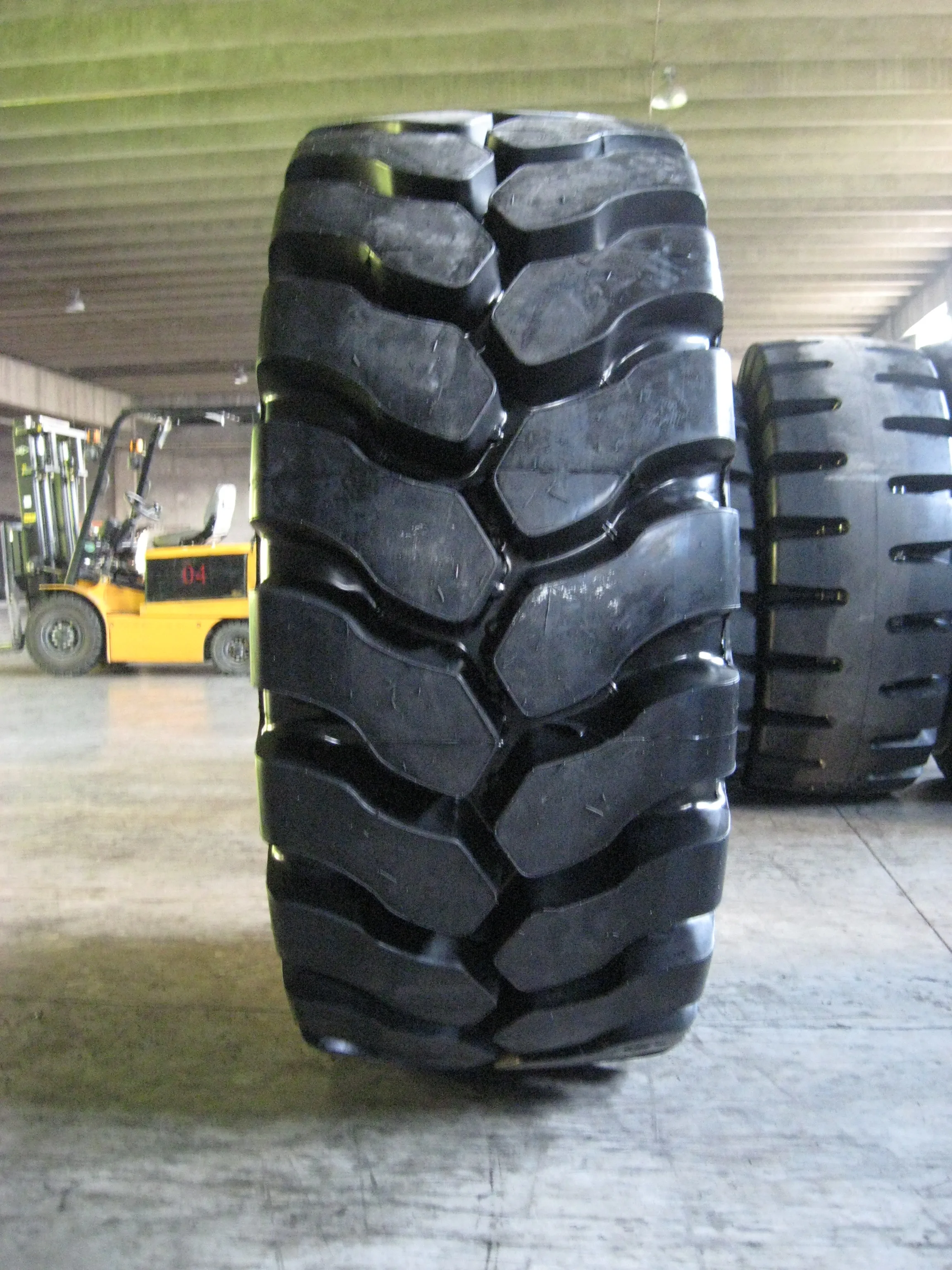 Otr шина 17.5R25 20.5R25 23.5R25 26.5R25 29.5R25 2700R49 35/65R33 высокое качество низкая цена