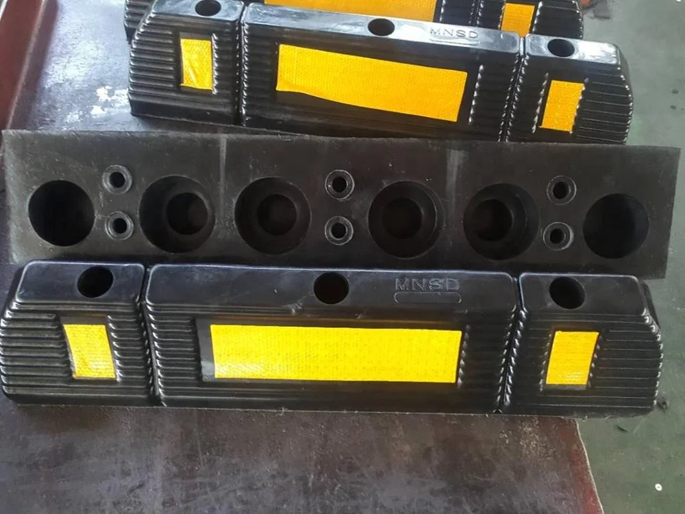new design car parking stopper hot sale rubber wheel stopper rubber car stopper manufacture in Zhejiang