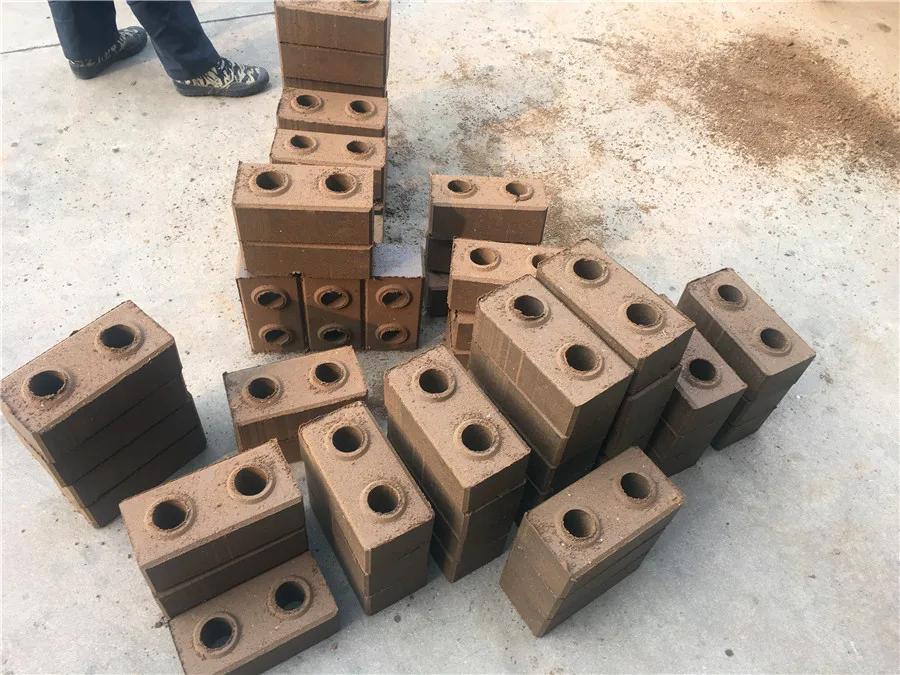HBY4-10 Automatic Hydraulic Press Machine for Making Clay Mud Interlocking Block Bricks 220V With Mold and Bearing