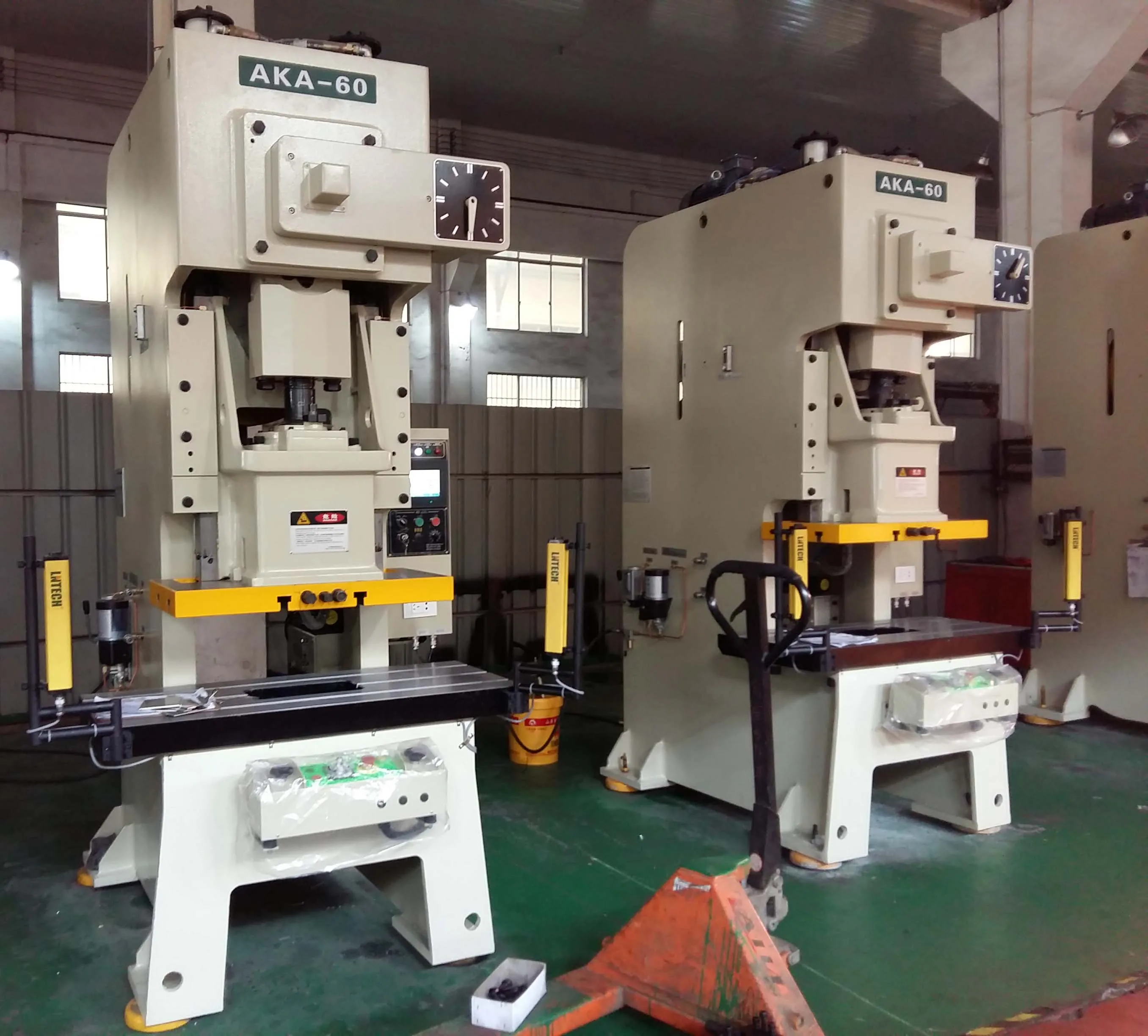 pneumatic press chile america mexico CNC 60 ton stamping press machine