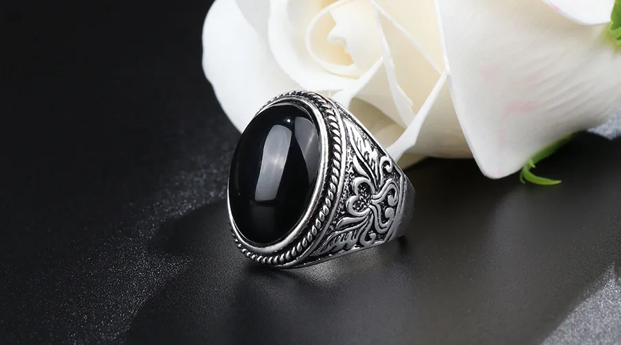 Huilin Customized Vintage Black Titanium Zircon Inlay Natural Opal Ring Female Gold Ring