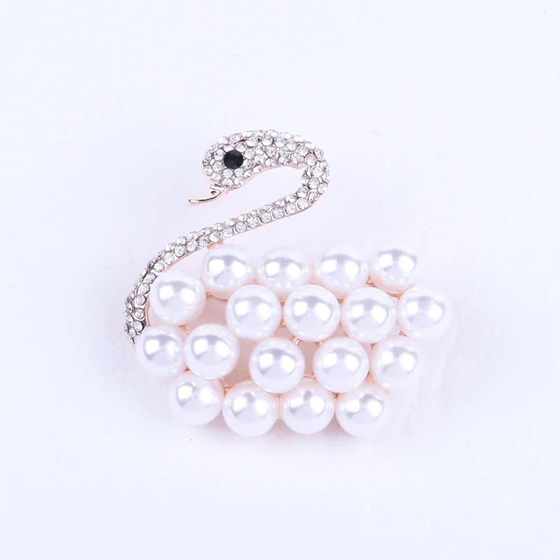 Metal Pretty Elegant Swan Brooch