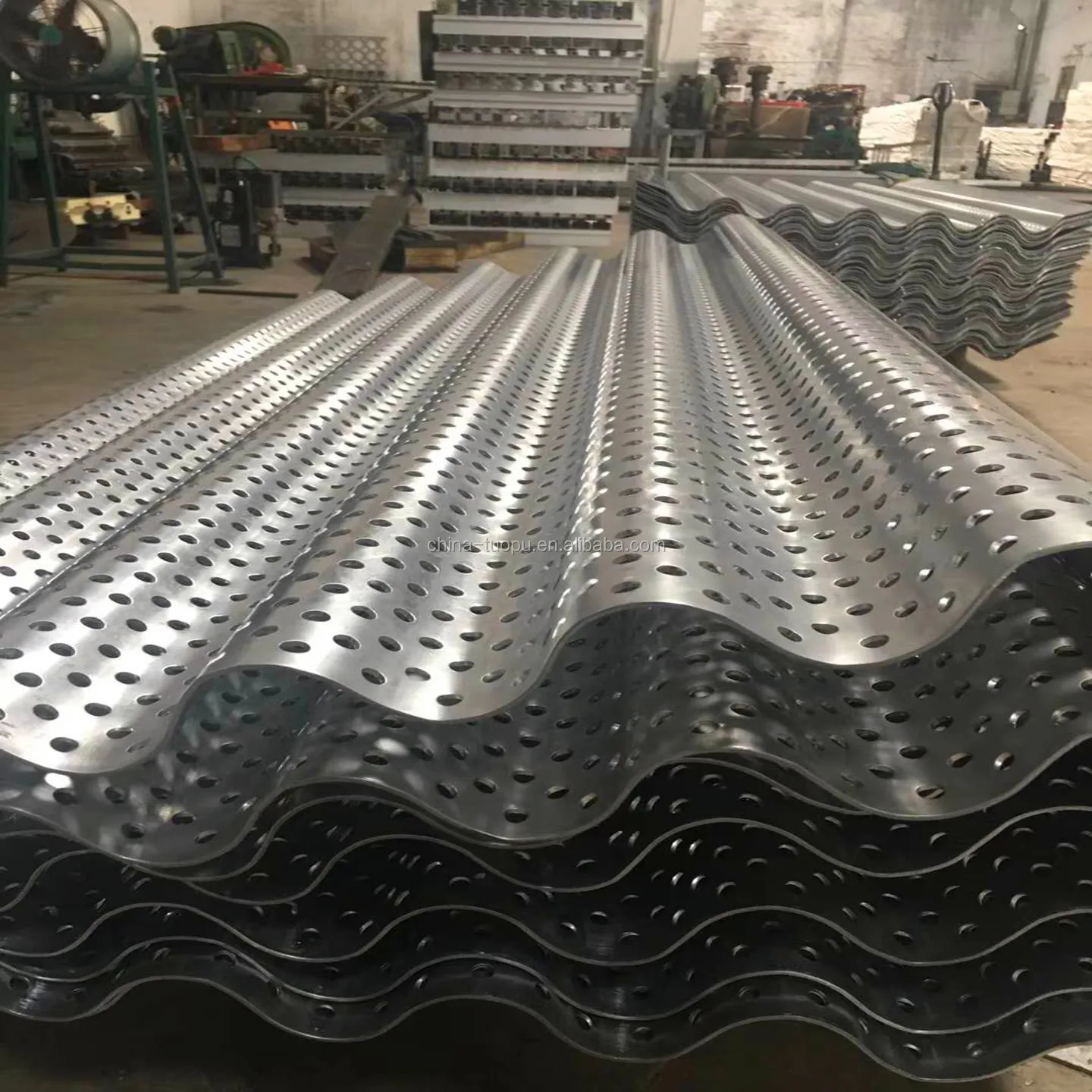 Алюминиевые перфорированные потолочные панели на крыше такси стеклянная ненесущая стена Мини волна металлическая облицовка стен