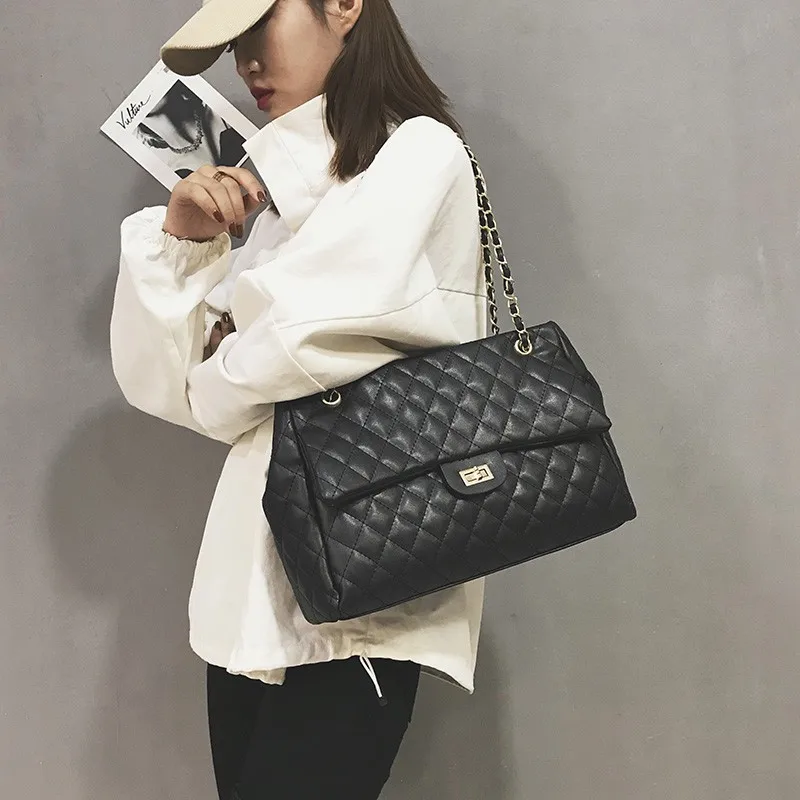 High Quality Japanese Small Chain Lightweight Retro Messenger Bag for Women