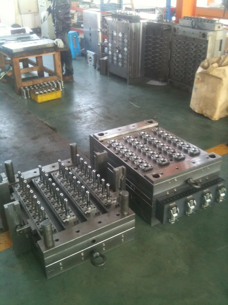 hot runner 96 cavity PET preform mould PET air sealing mould