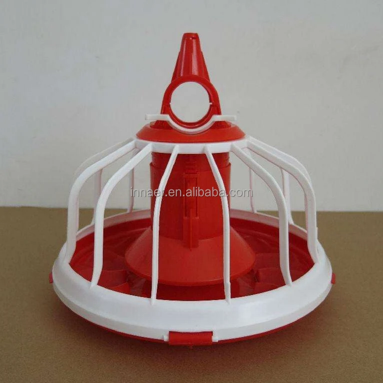 Automatic feeding pan for broilers