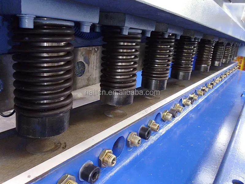 
Top Quality QC11K 8x2500mm CNC Guillotine Shearing Machine For Steel 