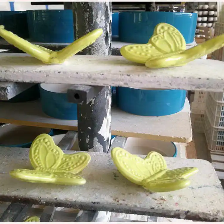 Big discount wholesale wind-bell wind chime japanese Colorful fish shape garden decor ceramic wind chime