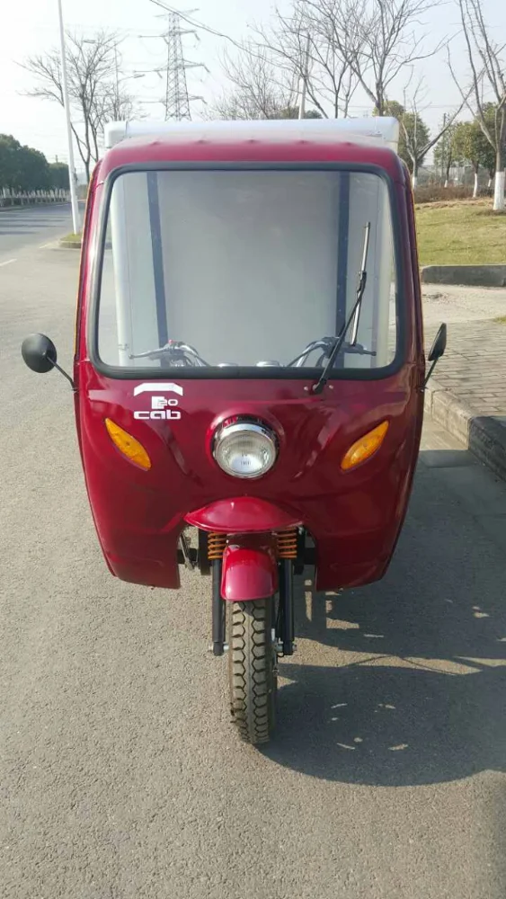 Petrol Three Wheel Motor Tricycle / Tricycle Motorcycle With Food Box Close Body Type On Sale