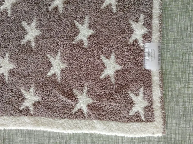 luxury quality 5 star hotel super soft 100% polyester micro feather yarn fiber pink baby star knit throw blanket
