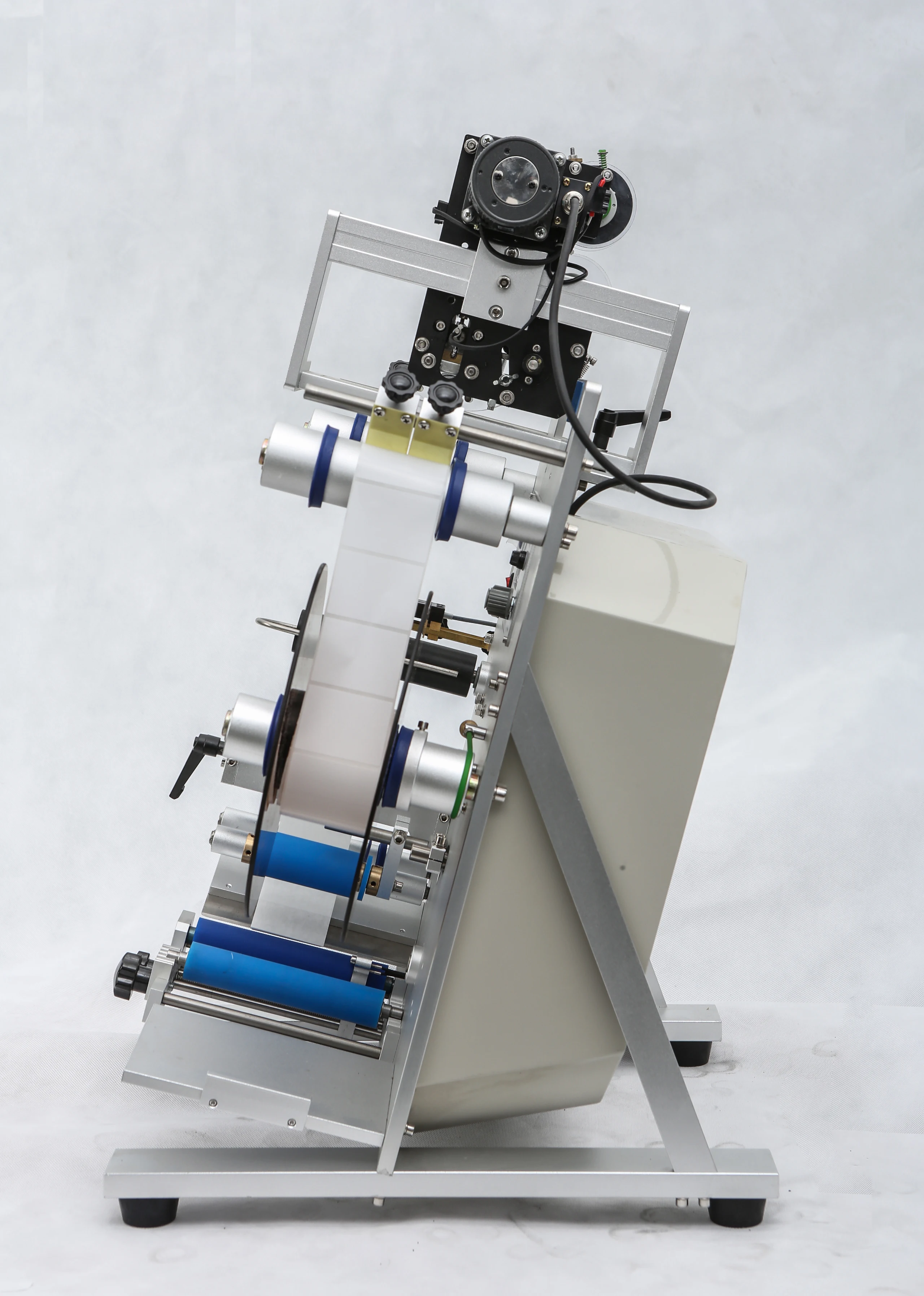 
FH-130 Round Bottle Self Adhesive Semi Automatic Labeling Machine For Front And Back Labeling 