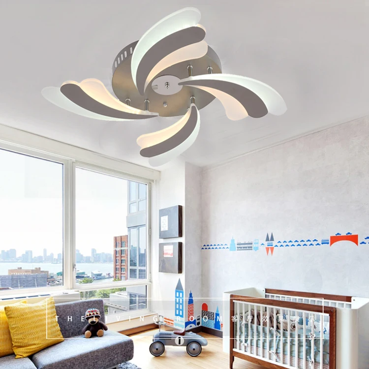 
zhongshan hot sale beautiful European fancy luxury crystal chandelier on alibaba 