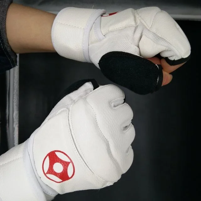 High Quality Kyokushin Karate Gi Uniform Karate Gloves, Karate Mitts