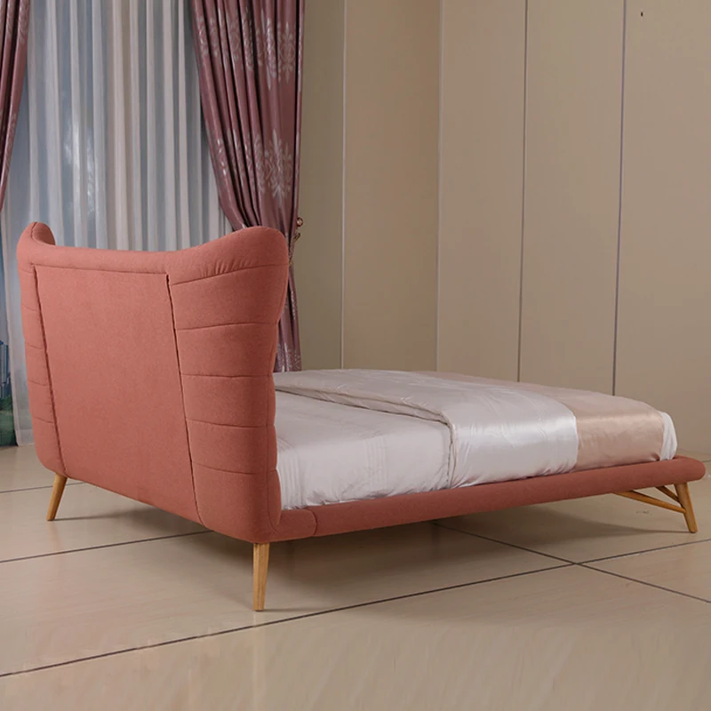 
 Бархатная деревянная рама для кровати большого размера  