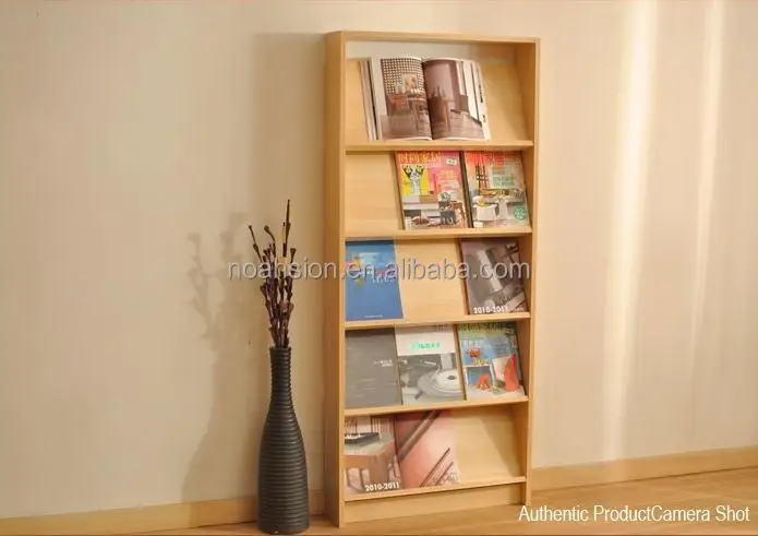 Неглубокий книжный шкаф с 3 полками