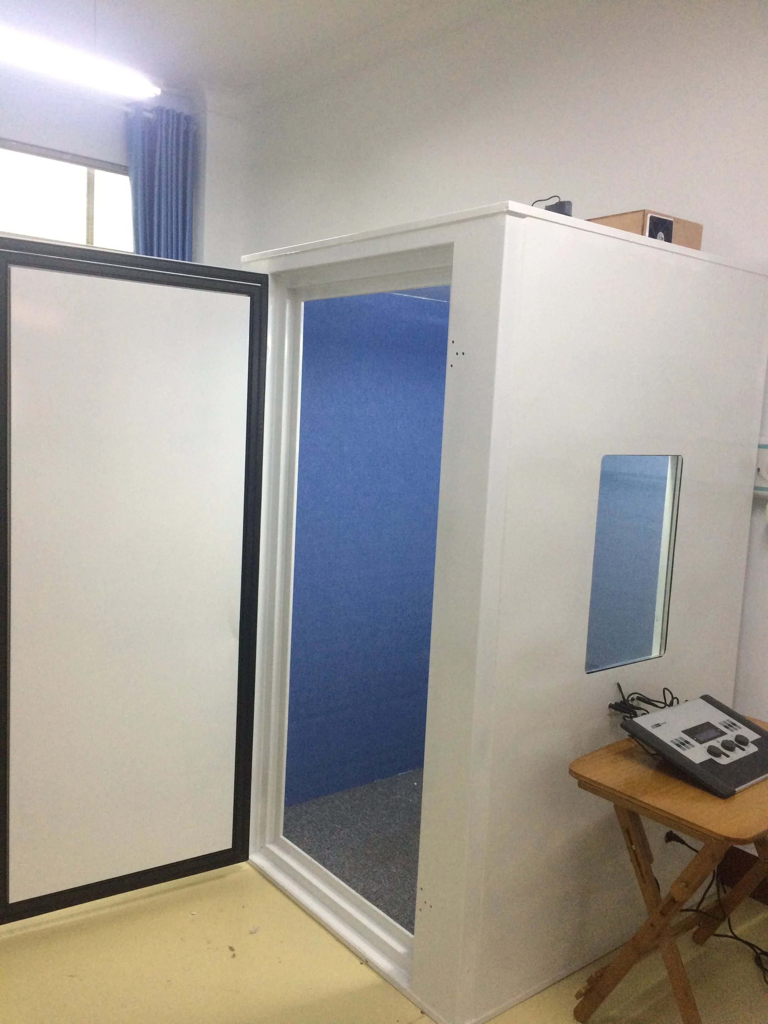 
audiometric booth for hearing test 