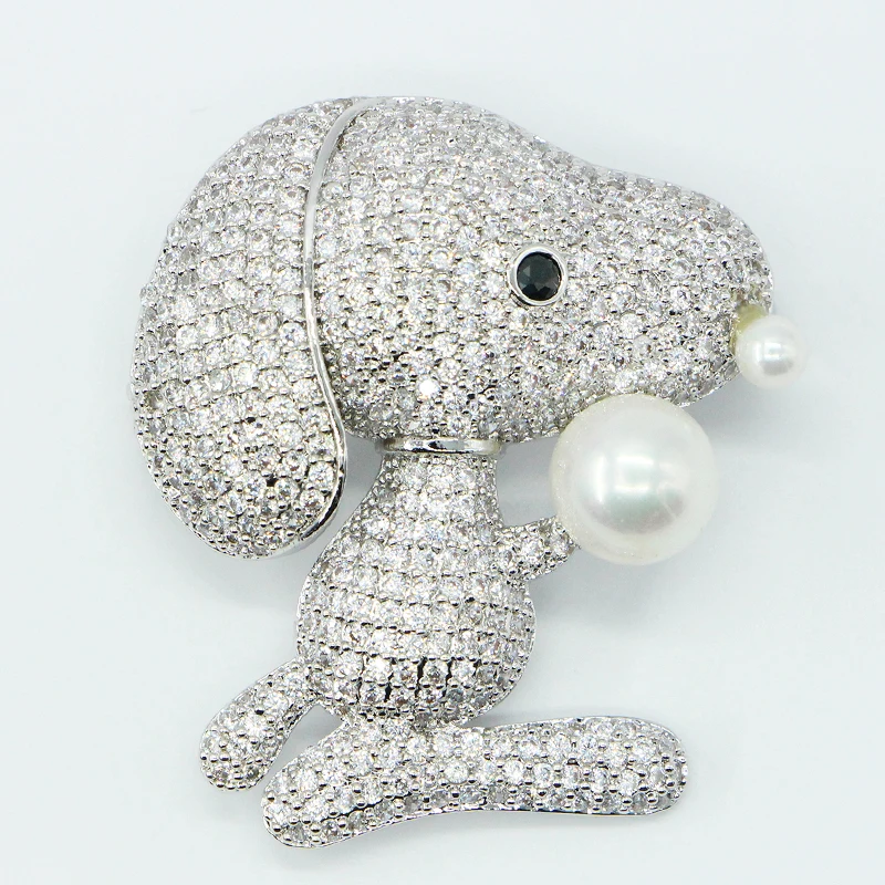 Cute Snoopy Brooch For Children Souvenir  With Zincon Silver  & Gold Color High Quality Material