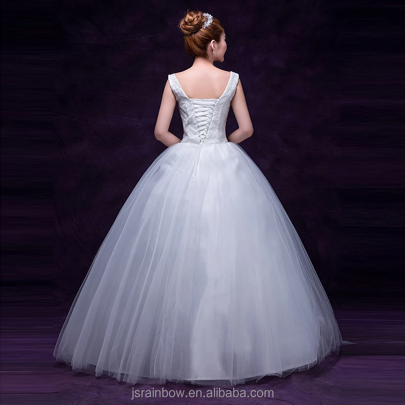 
Pure White V-neck Applique A-line Gown 