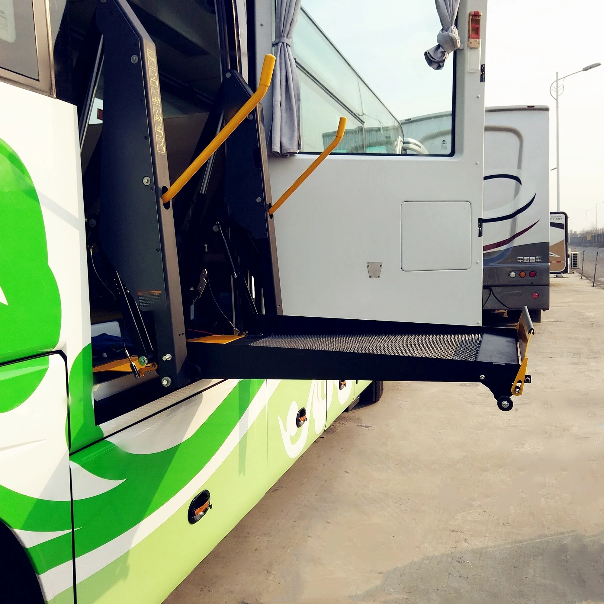 D-1300-720 Hydraulic lifts for wheelchair to get on bus with 300kg capacity max lifting height 1200mm