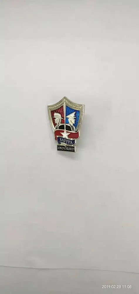 Factory Wholesale Zinc Alloy Blue Red War Metal Custom Brooch