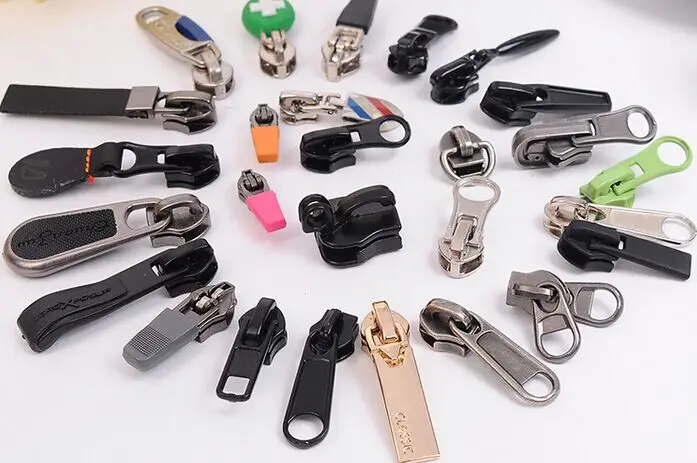 2015 Hot sales metal zipper mold puller and Slider zipper