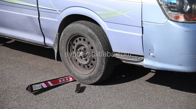 law enforcement tire deflation road barrier spike