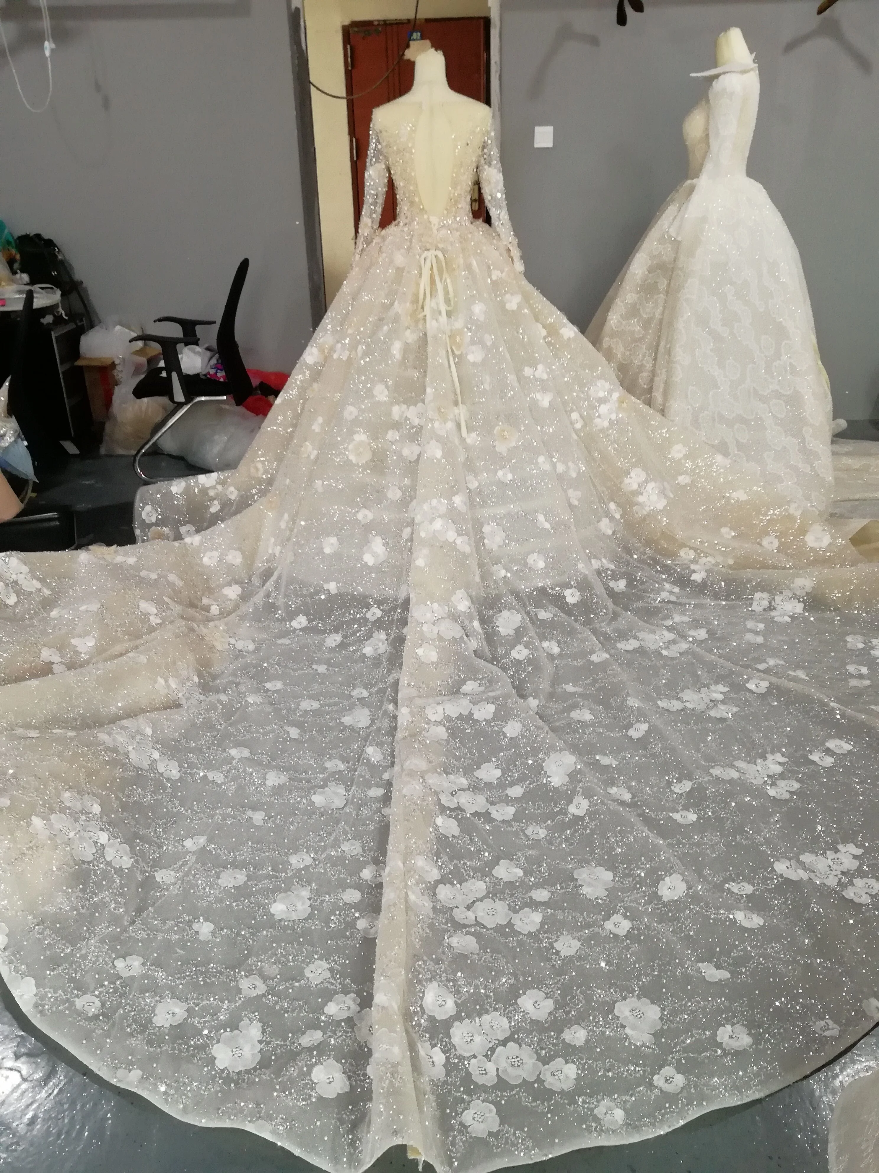 
2019 Ball Gown Luxury Bridal Gown Long Sleeve Latest Wedding Dress 