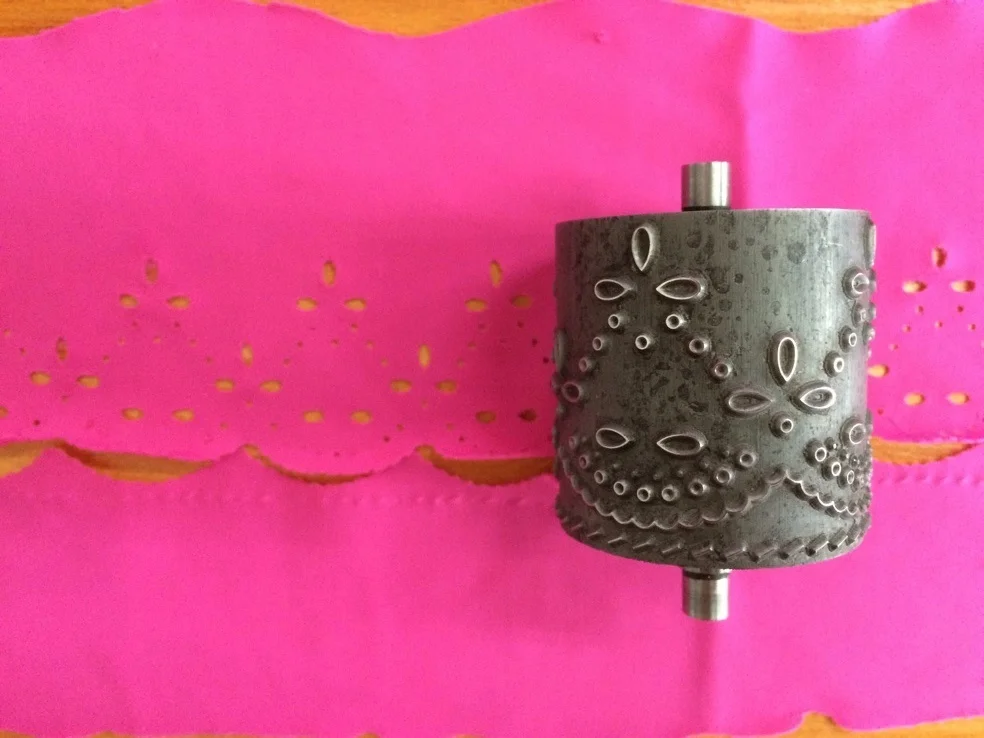 Ultrasonic seamless stitching welding machine