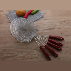 HOT 12-14-16-18-20CM full sizes 201 stainless steel double layer cheap wire net kitchen ramen noodle strainer with wood handle