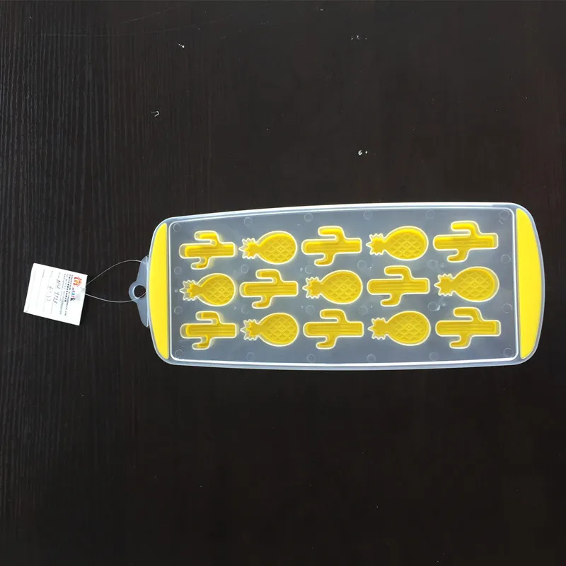 Stackable Plastic Ice Cube Trays Tree Shape for Sport Water Bottles