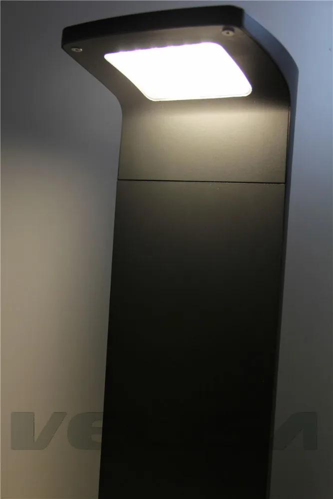 
China Manufactuer 12W Solar Pathway Light Bollard Shape Aluminum Garden Landscape Light LED 