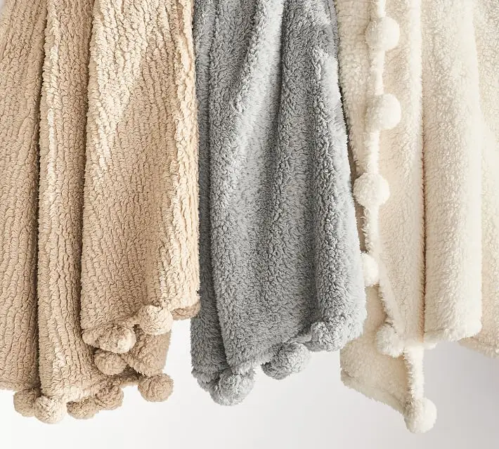 
Manufacturer Directly Wholesales, Cozy Pom Pom Throw 