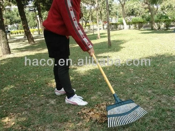 25 tine garden rake with long handle