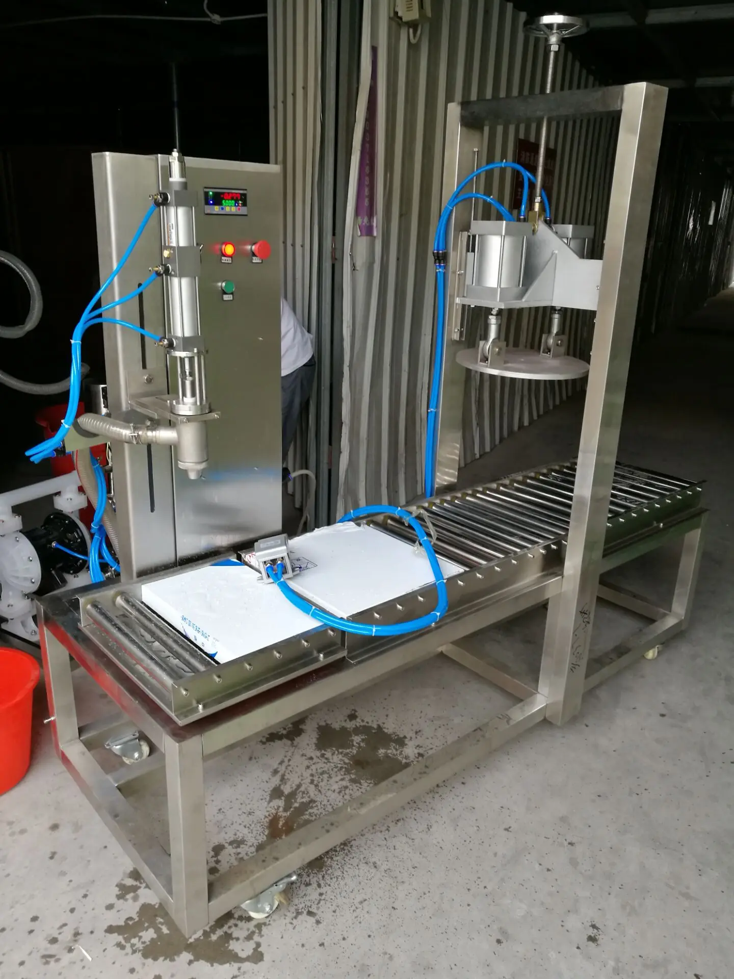 
Semi Automatic Water Based Paint Weighing Filling Machine 