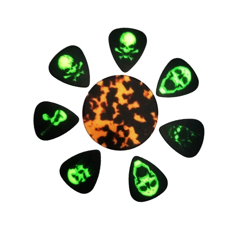 Крутой дизайн с красивым светящимся в темноте гитарным захватом