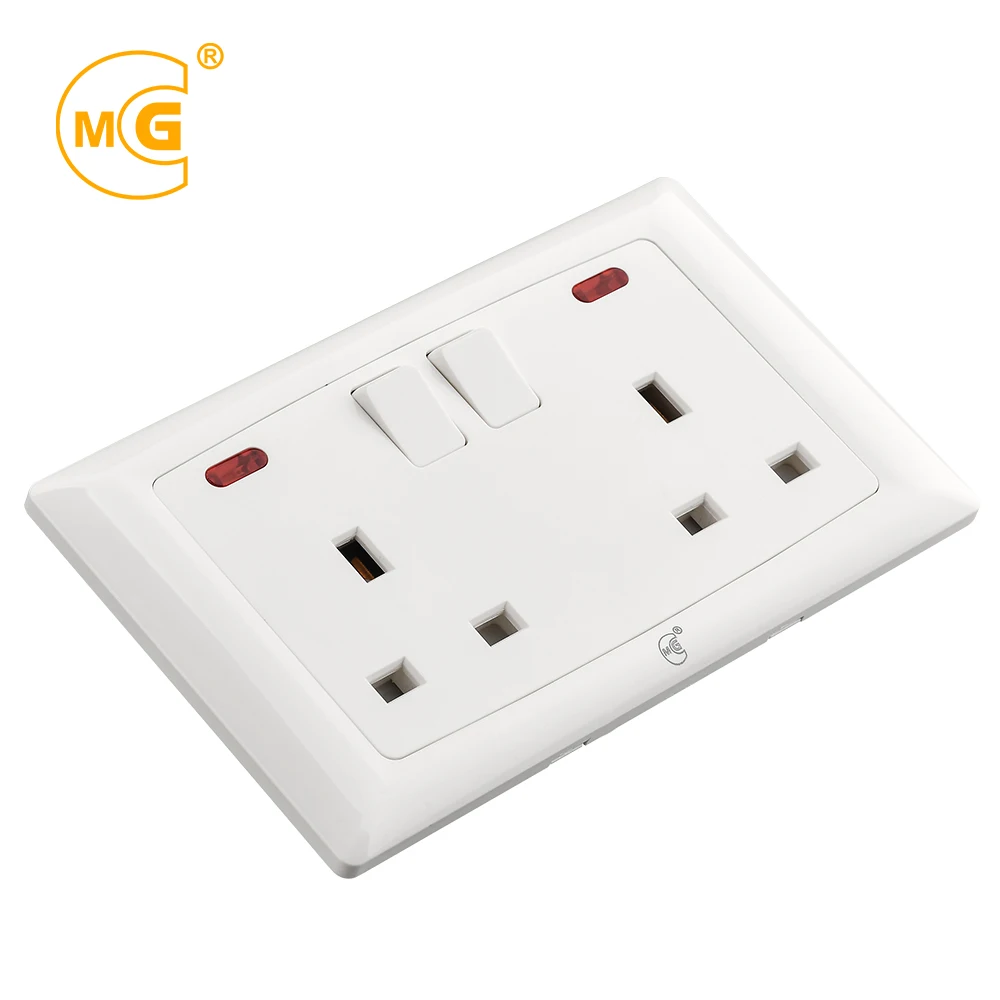 Британский стандарт Великобритании 13A 2 gang 3 pin переключила гнездо