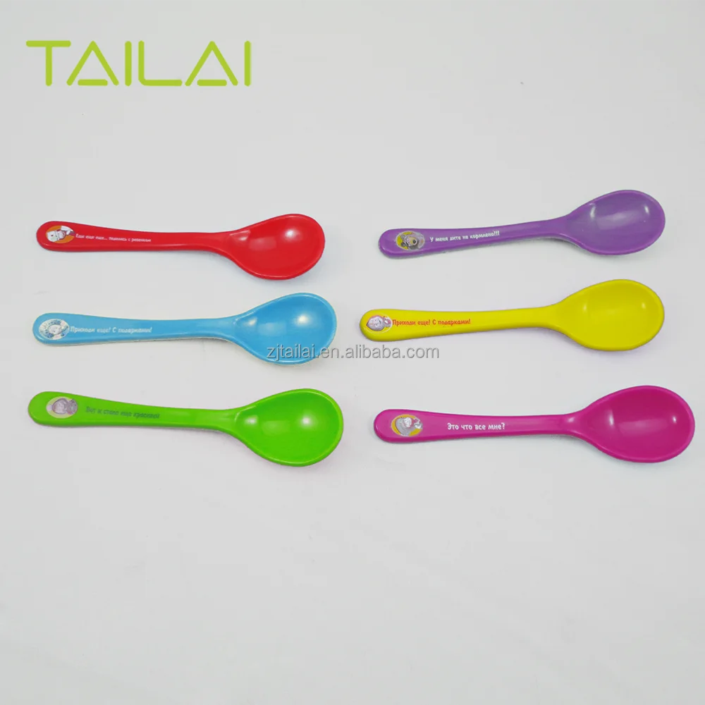 Пластиковая ложка красочная