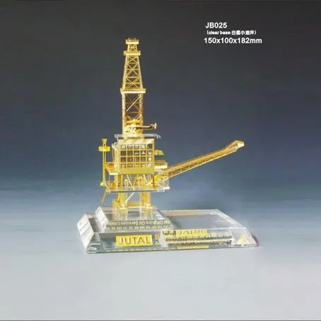 Custom design crystal gift souvenir unique oil drilling rig model gift for sale
