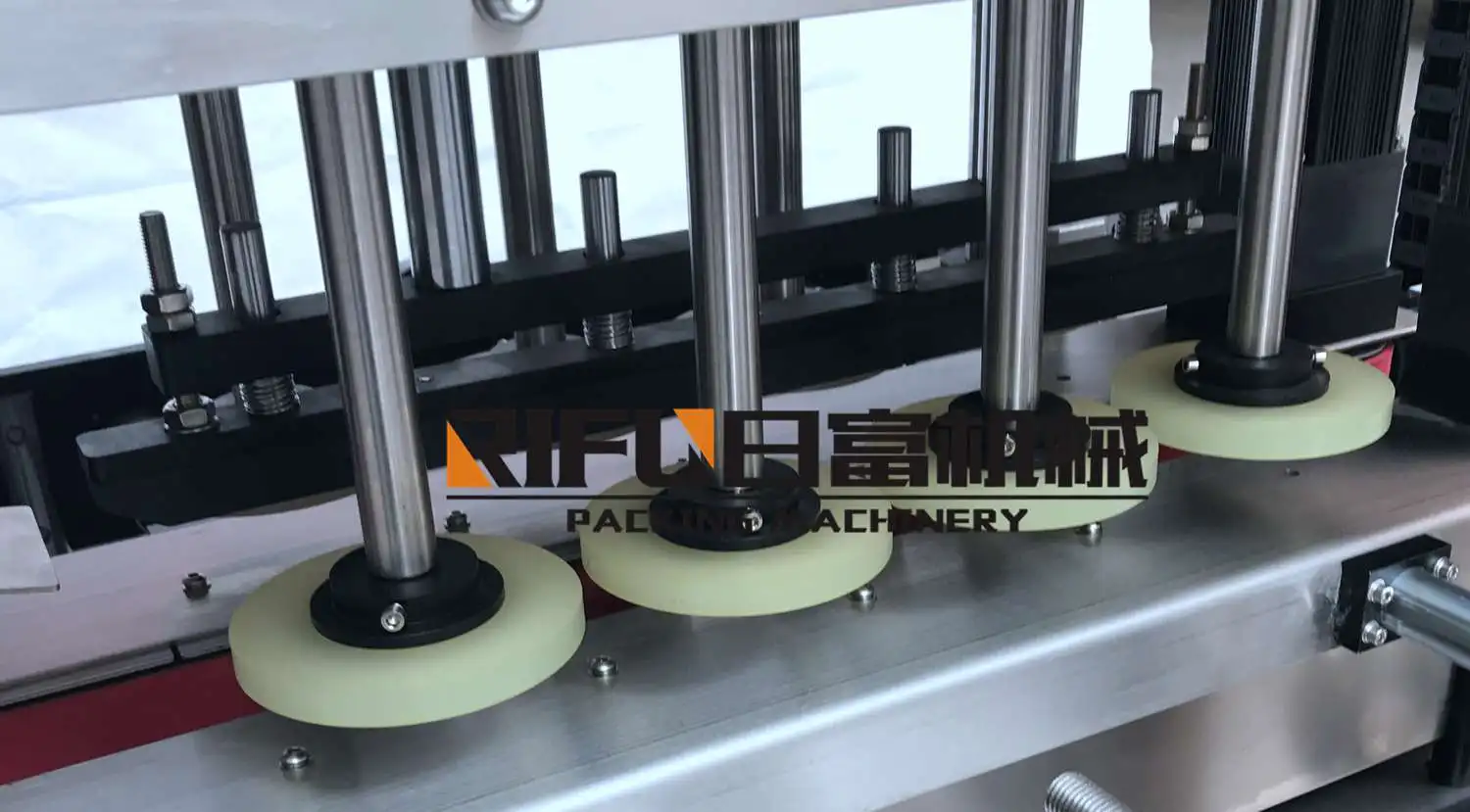 RF-140 automatic plastic/ glass bottle rotary plate capping machine with cap feeder