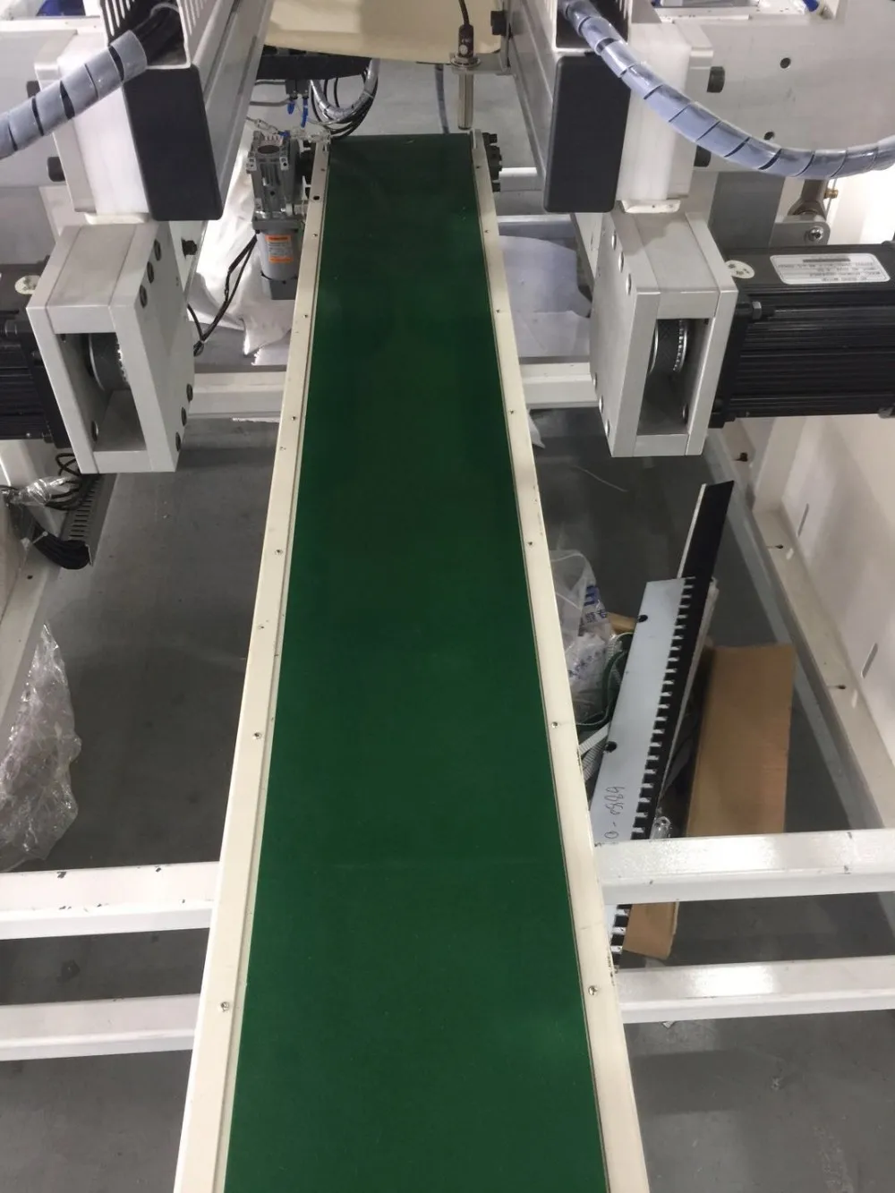 Automatic bag sewing machine