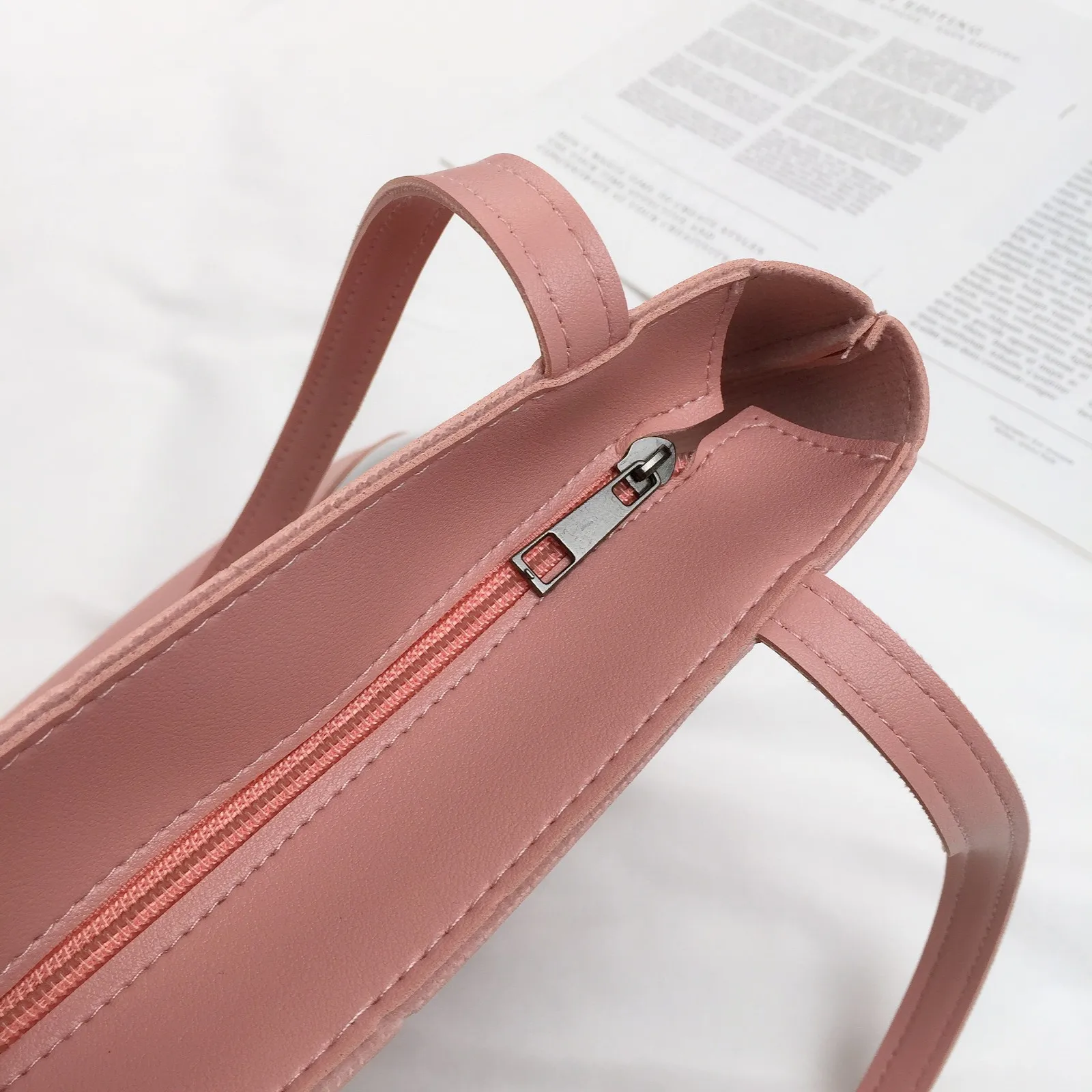 
2019 Tote Bag Style Women Clear Beach Shopping Bag Transparent PVC Jelly Bag 