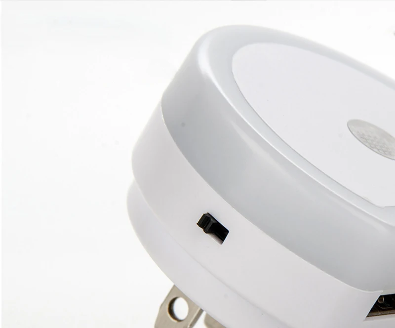 110V-240V Dual USB Night Light Automatic Dusk to Dawn Sensor Charger Lamp